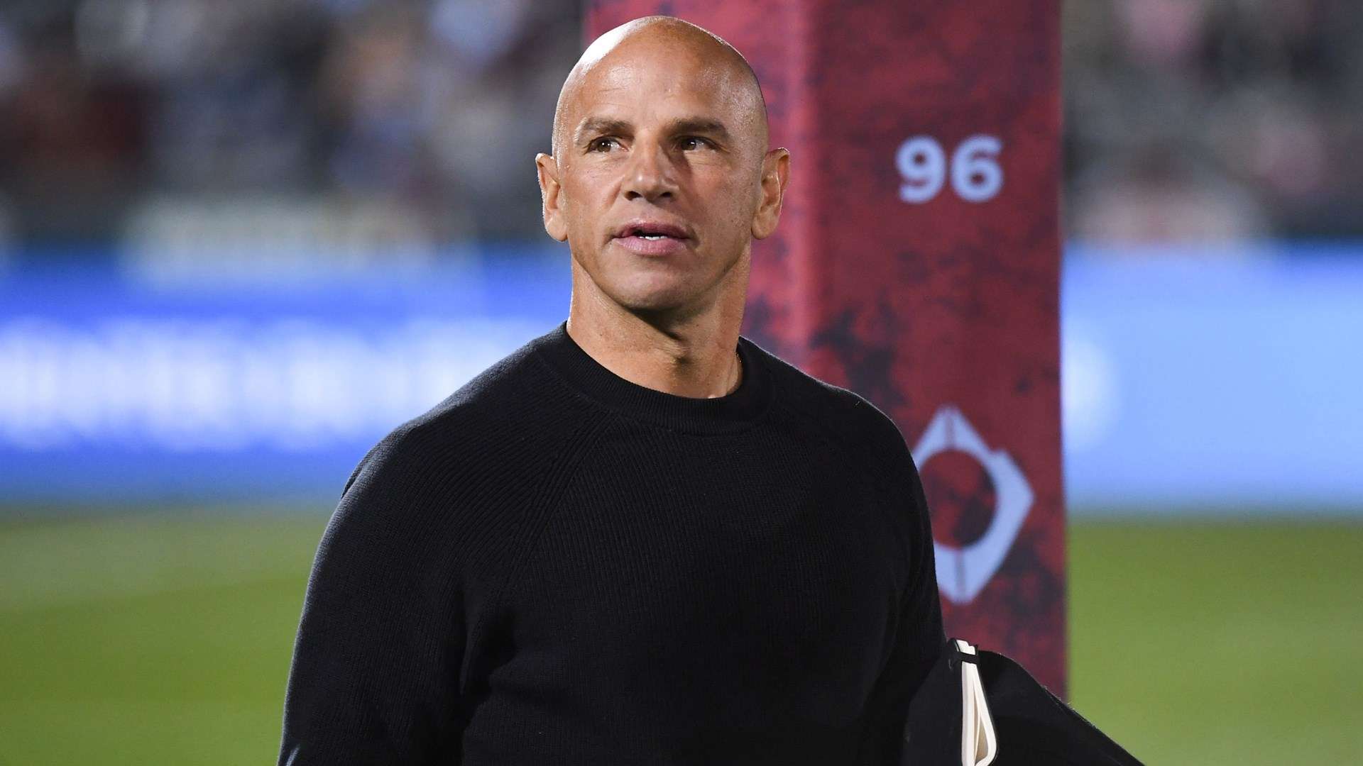 耗資超過 耗資超過